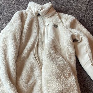 New balance fluffy jacket size small